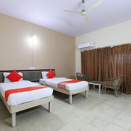 Oyo Hotel Park Veraval Kültér fotó