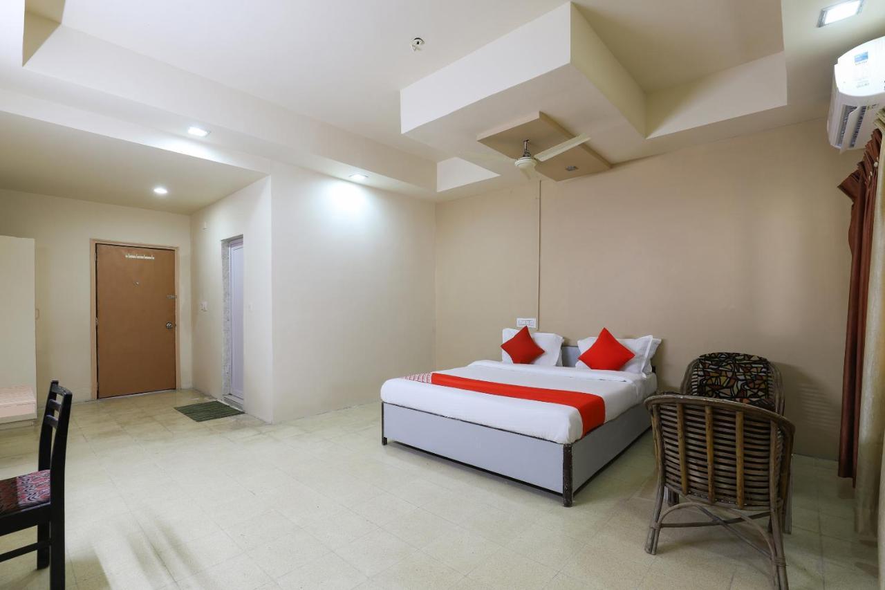 Oyo Hotel Park Veraval Kültér fotó