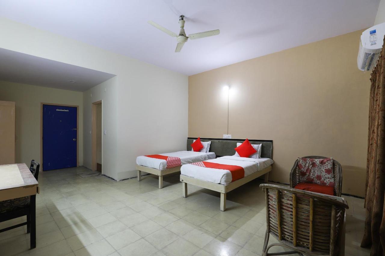 Oyo Hotel Park Veraval Kültér fotó