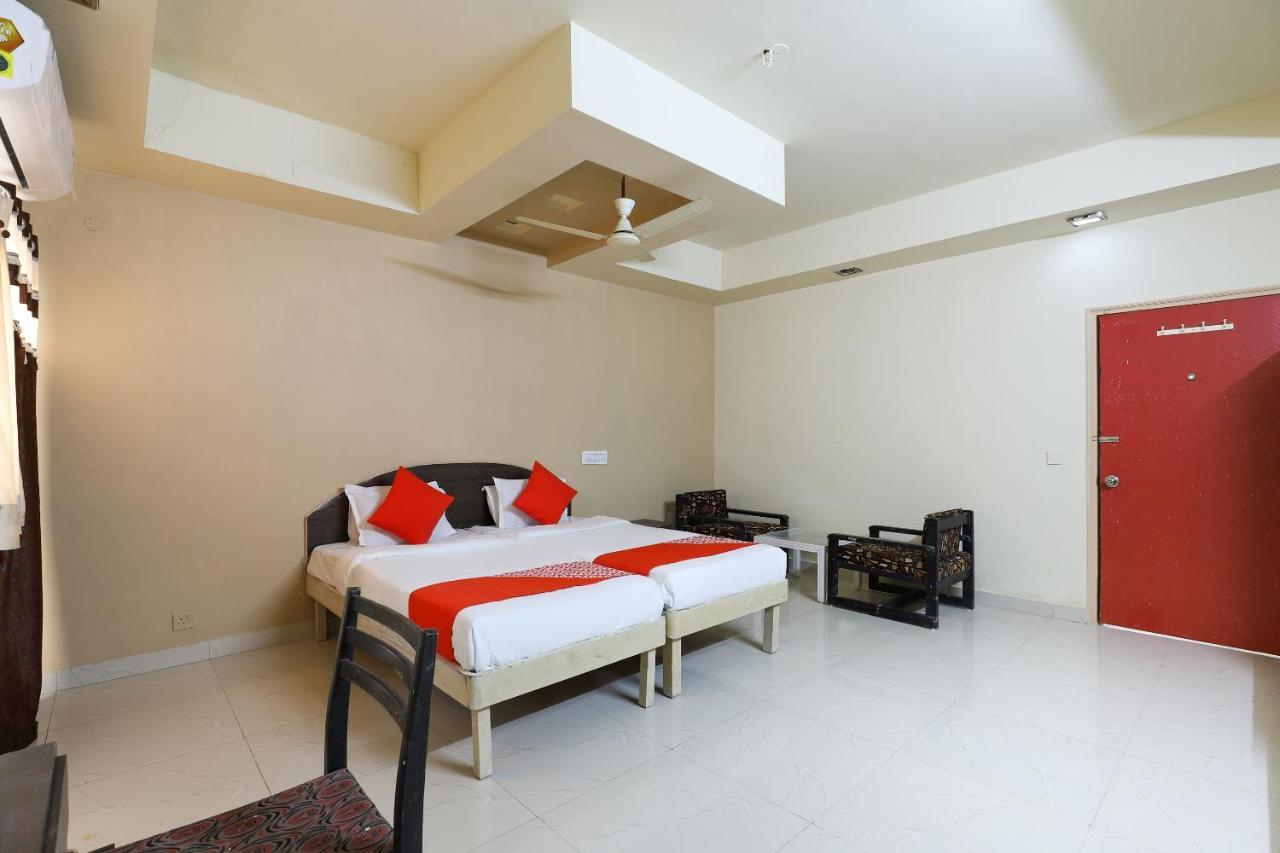 Oyo Hotel Park Veraval Kültér fotó