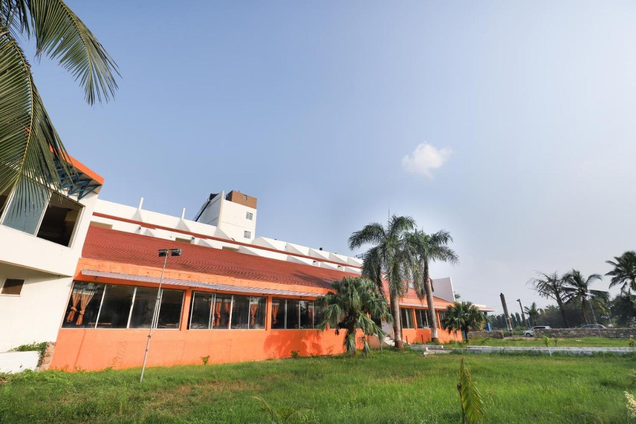 Oyo Hotel Park Veraval Kültér fotó
